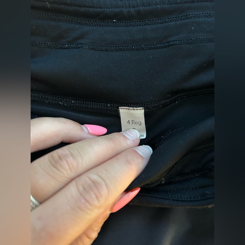 Black lululemon skirt size 4